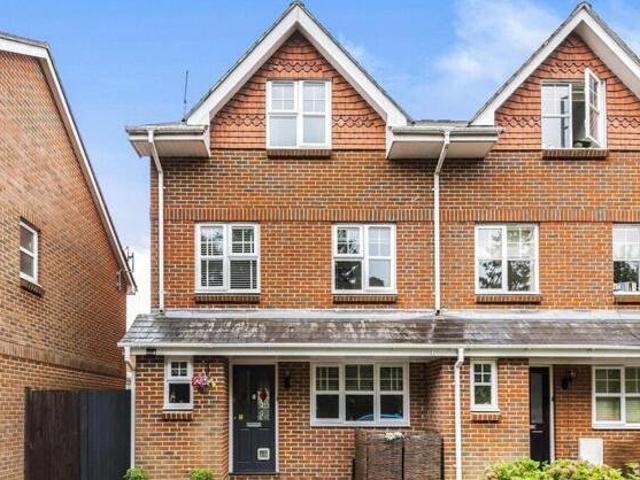 House for sale in Fole, Surrey