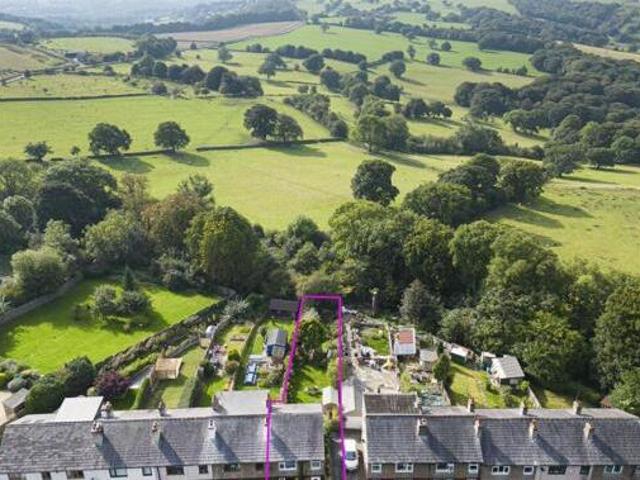 House for sale in Huddersfield, West Yorkshire
