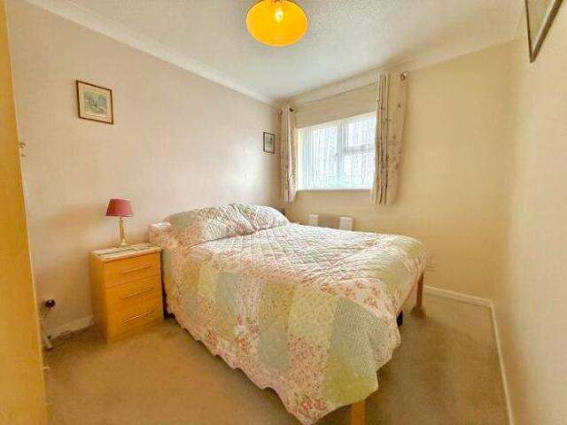 Cottage for sale in Spring Park, Luton