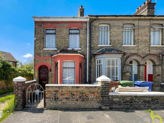 House for sale in Badgers Dene, Grays