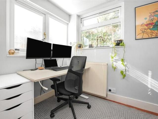 Cottage for sale in Twickenham, Greater London