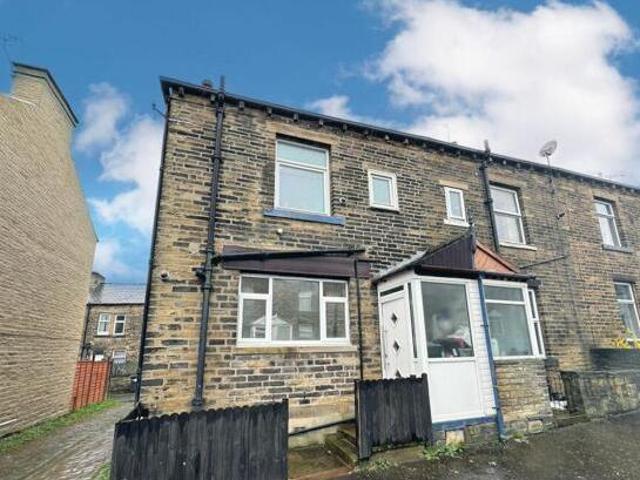 House for sale in Dean Clough, Calderdale