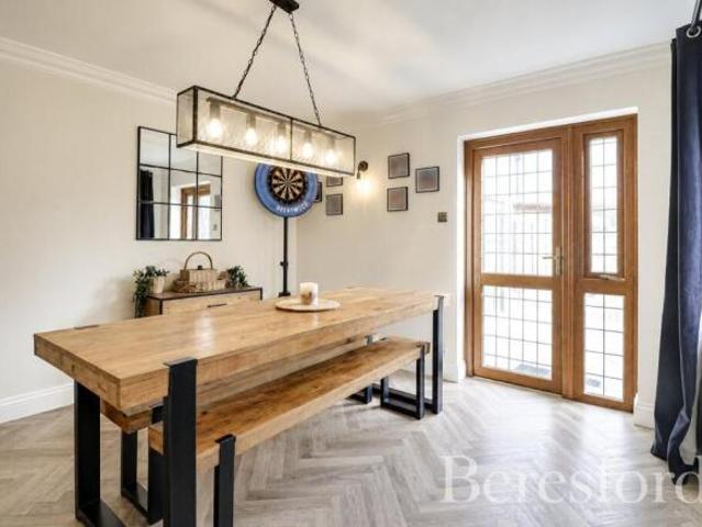 Cottage for sale in Pilgrims' Hatch, Brentwood