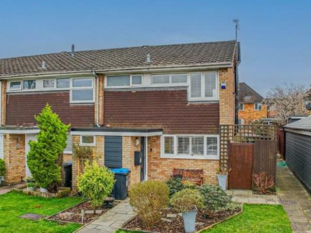 House for sale in Bennetts End, Pouchen End
