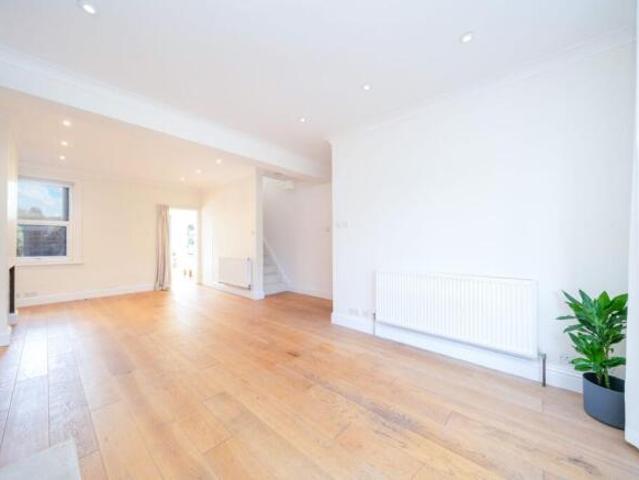 Cottage for sale in Beeches Community Board, Burnham
