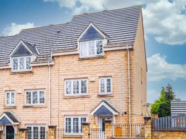 House for sale in Huddersfield, West Yorkshire