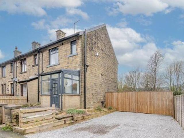 House for sale in Huddersfield, West Yorkshire