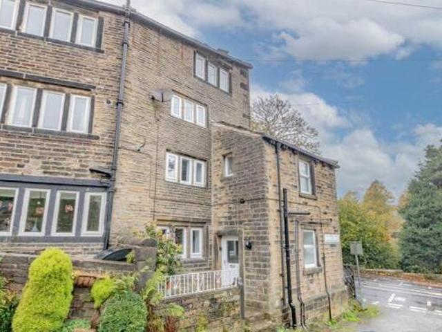 House for sale in Huddersfield, West Yorkshire