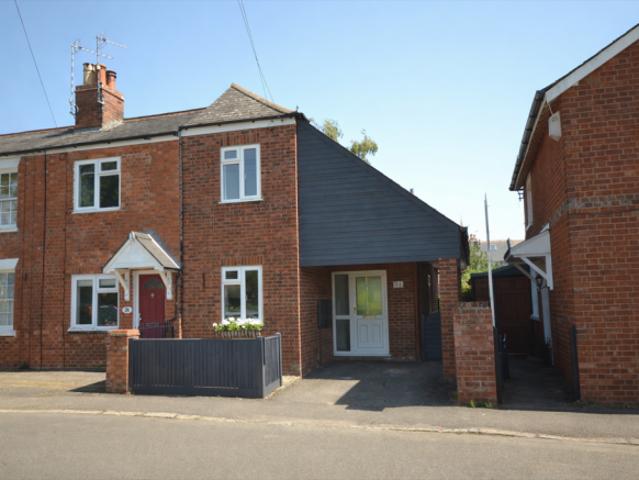 Cottage for sale in Reading
