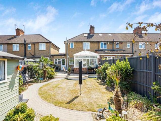 Cottage for sale in Kingswood, North Watford