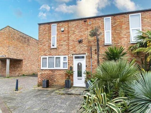 House for sale in Laindon, Essex