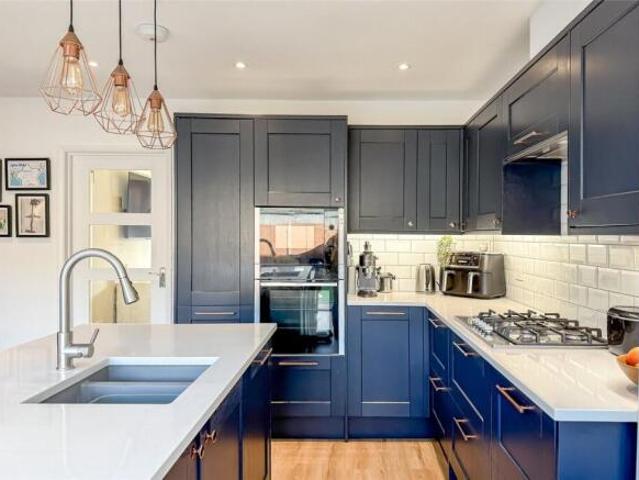 Cottage for sale in St Albans, Five Acres