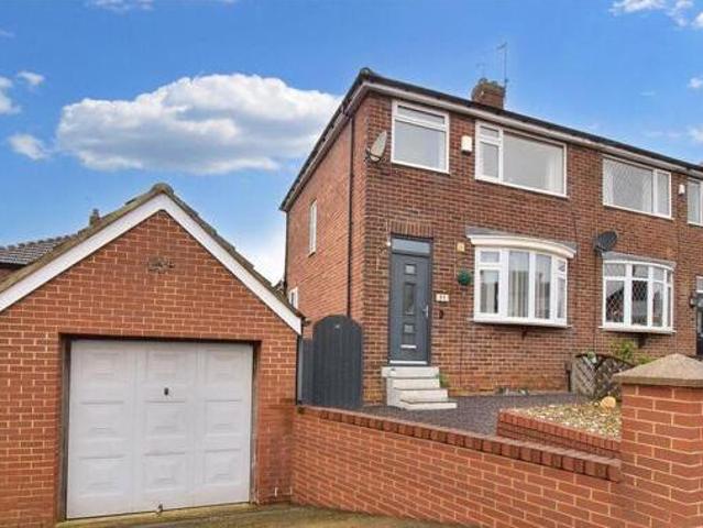 House for sale in Gildersome, West Yorkshire