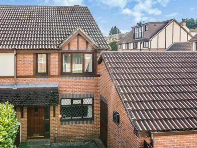 House for sale in Farsley, West Yorkshire