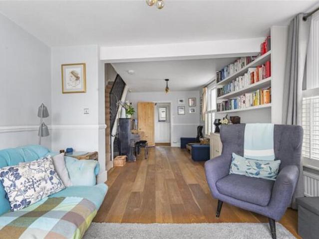Cottage for sale in Twickenham, Greater London