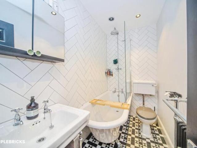 Cottage for sale in Southampton, England