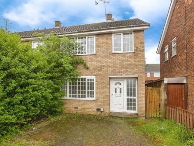 House for sale in Luton