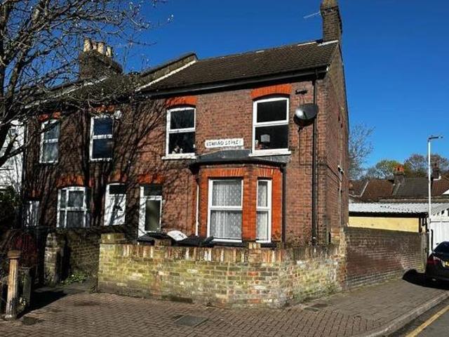 House for sale in Luton