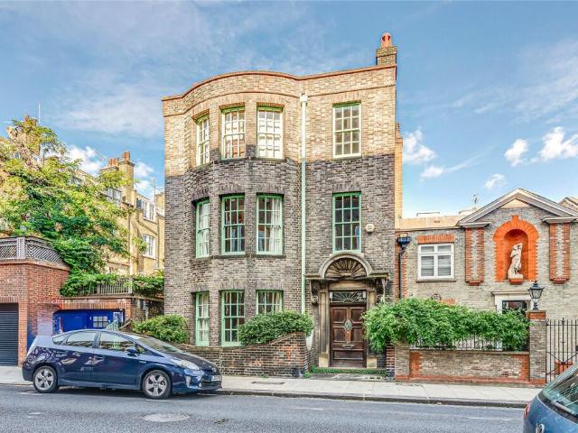Terraced House for sale in Chelsea