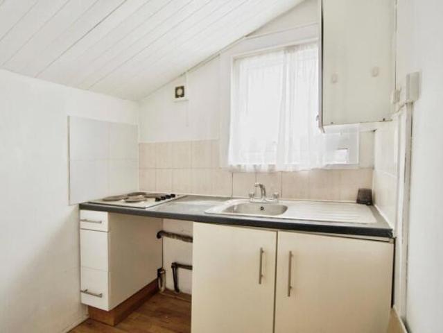 Cottage for sale in Cat Hill
