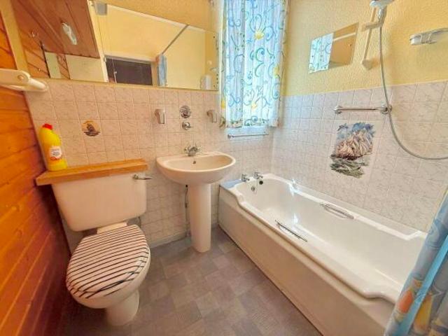 Cottage for sale in Spring Park, Luton