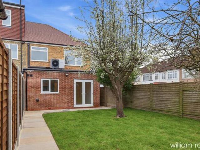 Cottage for sale in Enfield, Greater London