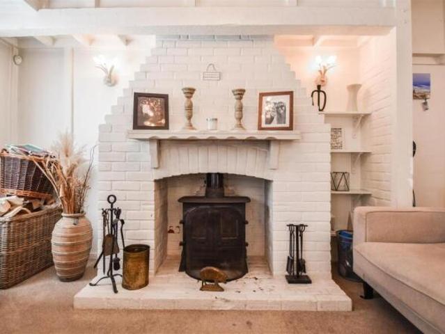 Cottage for sale in Navestock Side