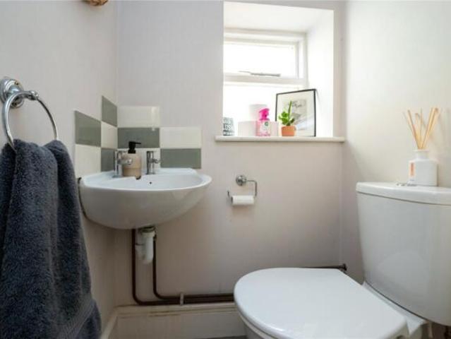 Cottage for sale in Cat Hill
