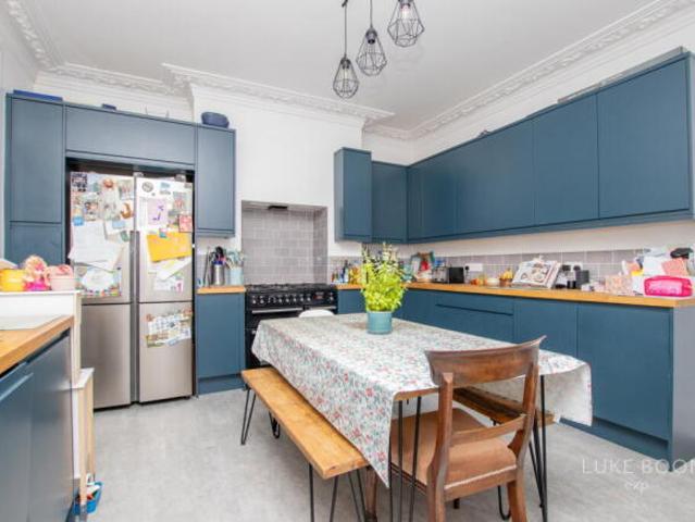 Cottage for sale in Mount Wise