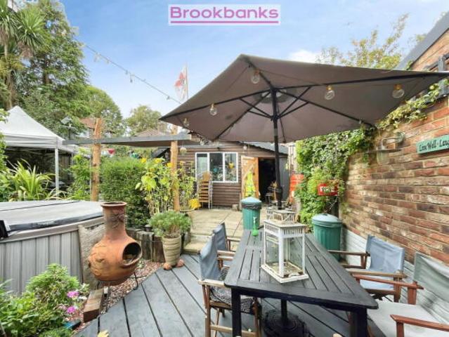 Cottage for sale in Cat Hill