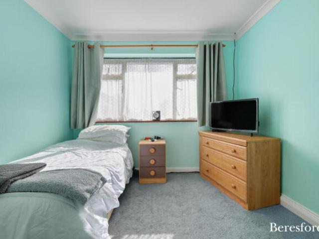 Cottage for sale in Barling