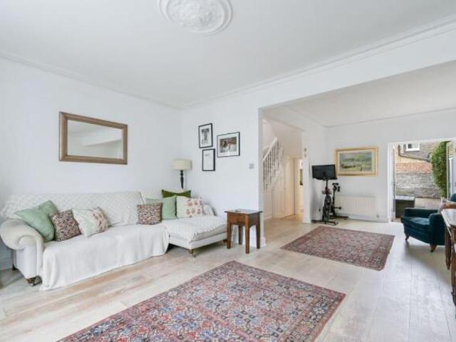 Cottage for sale in Cat Hill