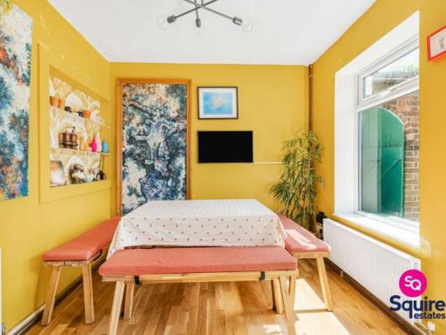 Cottage for sale in Cat Hill, England