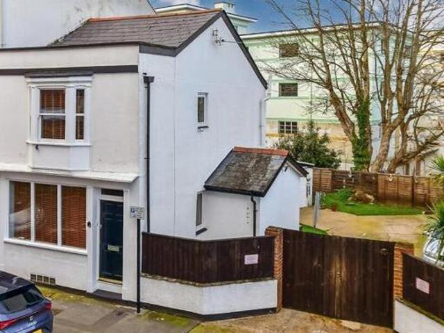 House for sale in Oakfield, Ryde