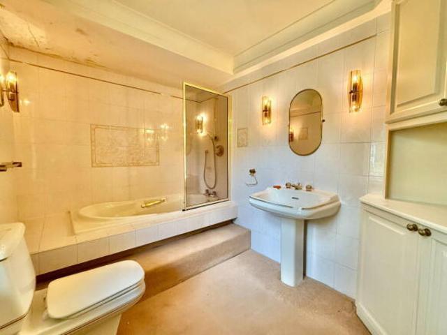 Cottage for sale in Shadwell, West Yorkshire