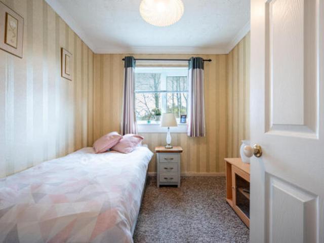 Cottage for sale in Pollokshaws, Scotland