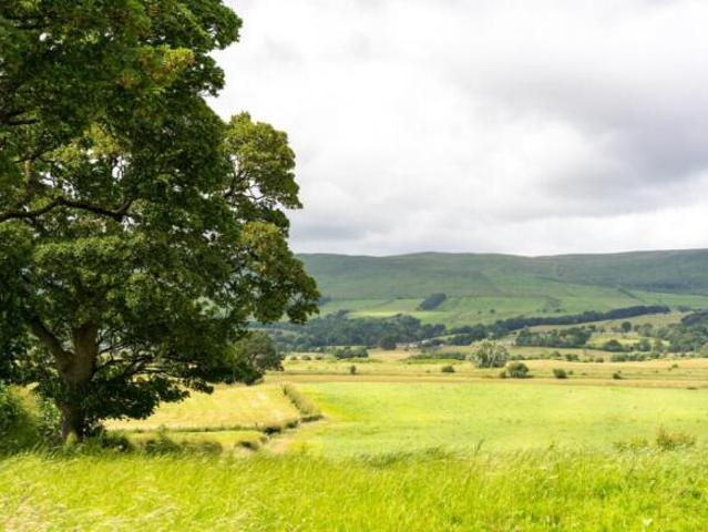 Cottage for sale in Kilsyth, Scotland