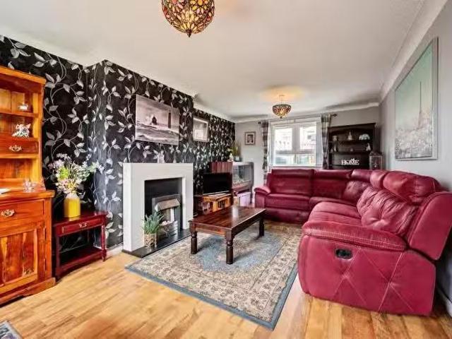 House for sale in Skares