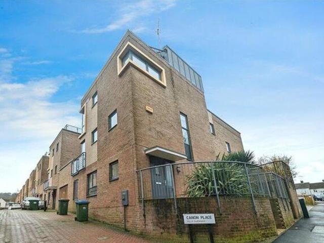 House for sale in Barton Stacey, Hampshire