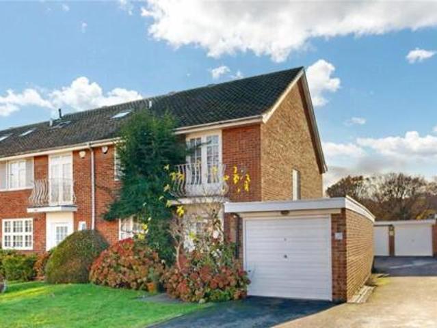 House for sale in Little Stanmore, Greater London