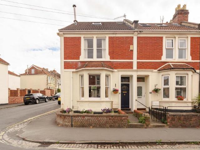 Terraced House for sale in Stoke Lane