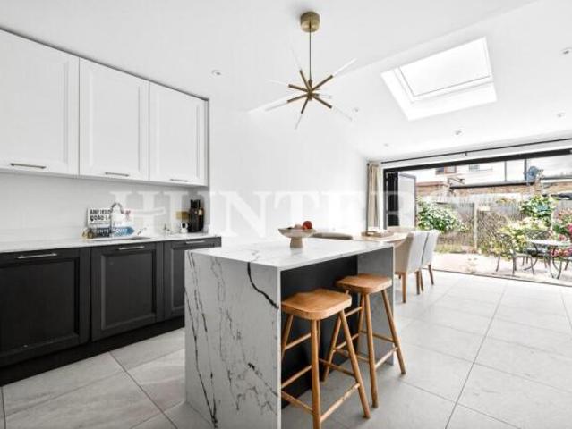 Cottage for sale in Cat Hill