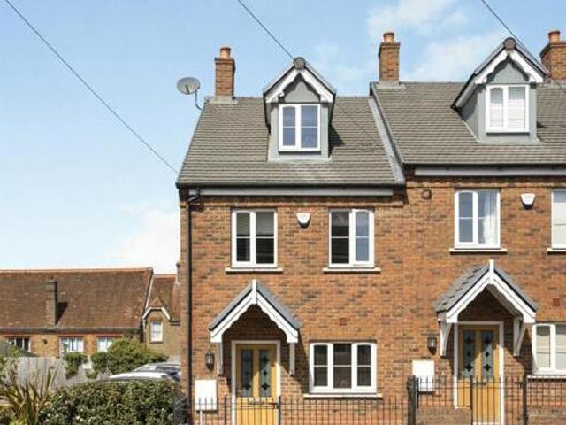 House for sale in Tring Wharf, Pouchen End