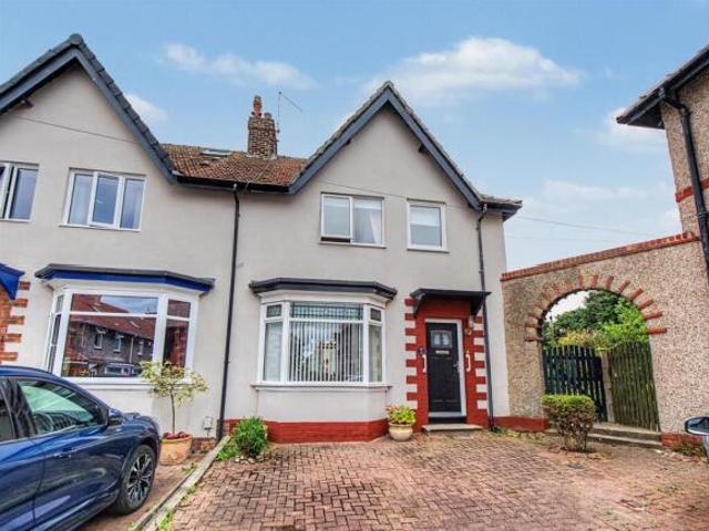 Cottage for sale in Weldon