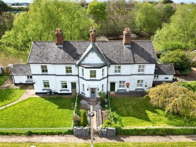 House for sale in Diglis, Worcestershire