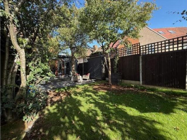 Cottage for sale in Cat Hill