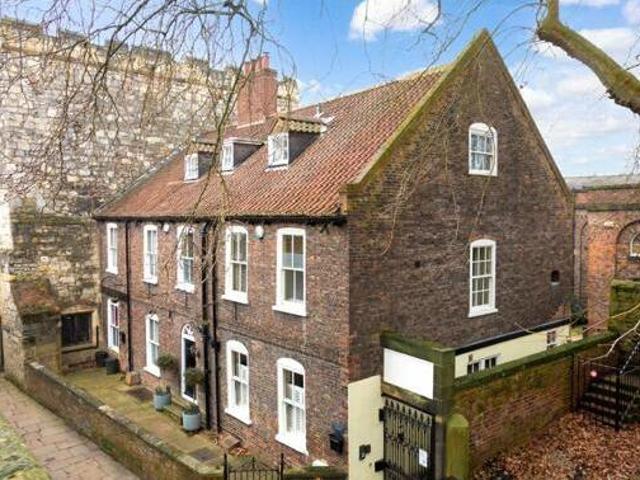 House for sale in Bishophill, York