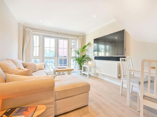 House for rent in Byfleet, Woking