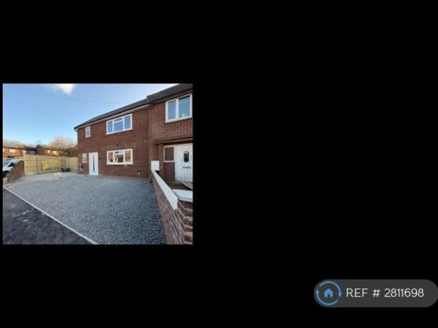 House for rent in Heol-las, Surrey