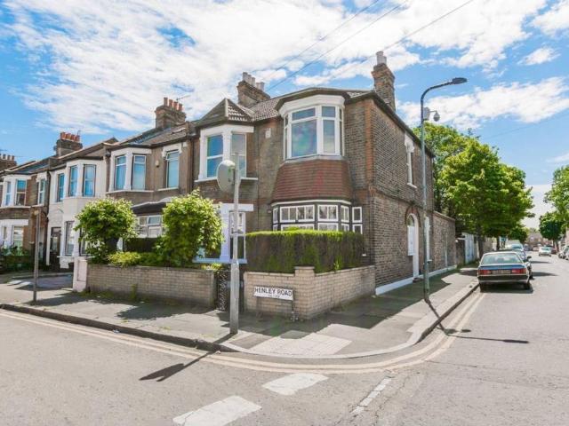 House for rent in Loxford, Greater London